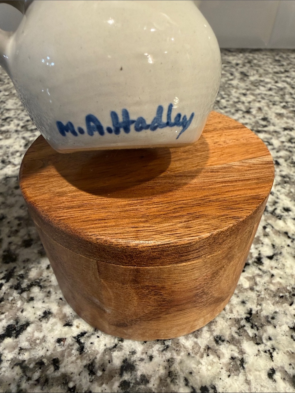 Vtg MA Hadley pottery small creamer - Picture 3 of 6